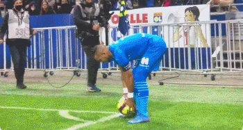 某球员可能回国发展，传闻不断