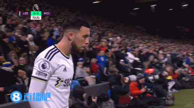 足球巴萨后防大将伤缺四周，主帅表情凝重